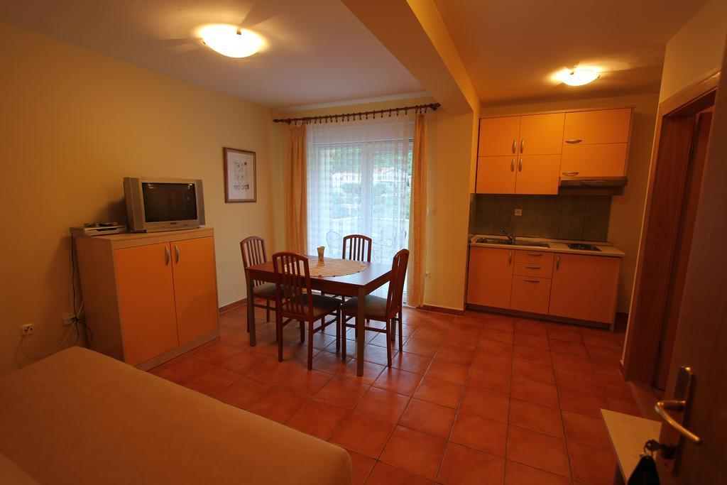 Apartments Villa Ceres Клек Екстериор снимка